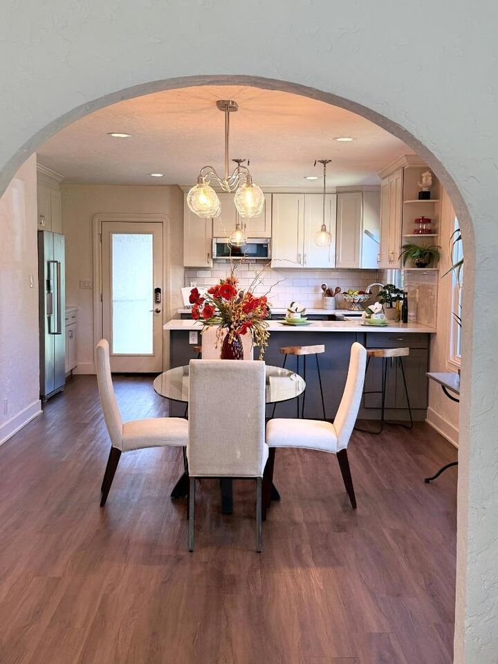 Property Photo:  