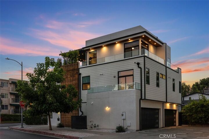 Property Photo: 14659 Moorpark CA 91403