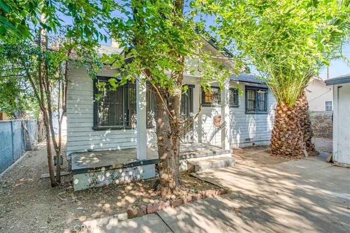 Property Photo:  2081 Summit  CA 91001 
