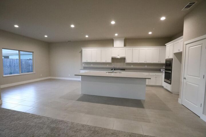 Property Photo: 1241 Heavenly Circle CA 95209