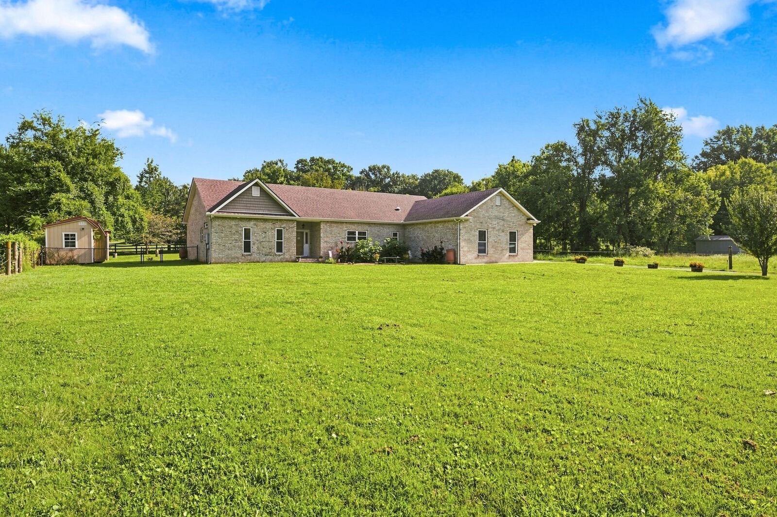 Property Photo: 620 Central Valley Rd TN 37129