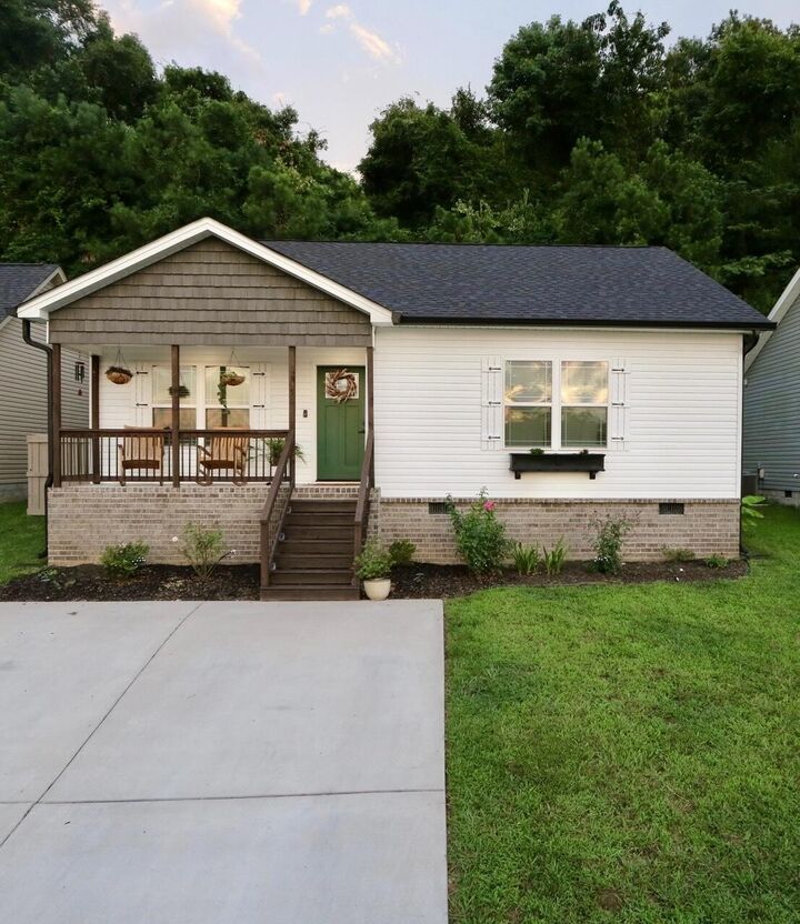 Property Photo: 1650 Southern Heights Circle SE TN 37311