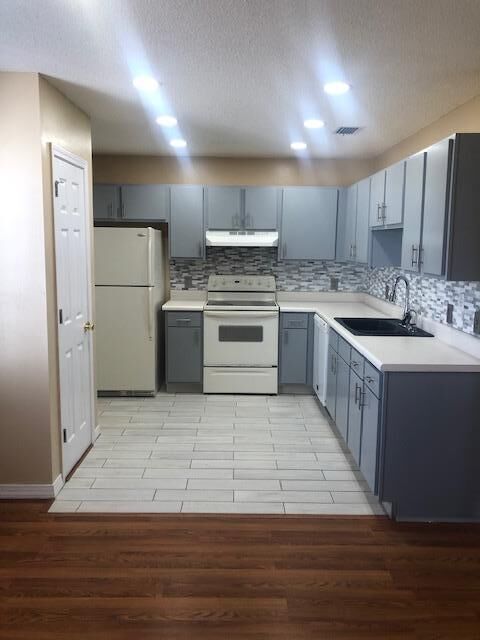 Property Photo: 9317 E River Drive FL 32566
