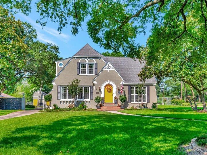 Property Photo:  402 South Bynum Street  TX 75904 