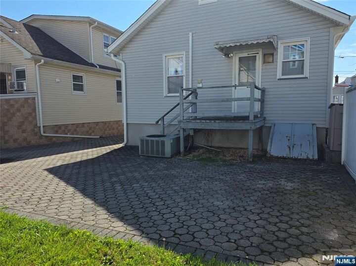 Property Photo: 9 Hillside Place NJ 07031