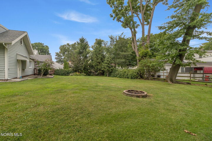 Property Photo: 1737 Hinsdale Drive OH 43614