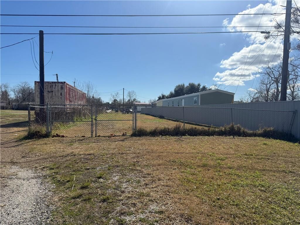 Property Photo: 620 Bayou Road LA 70085