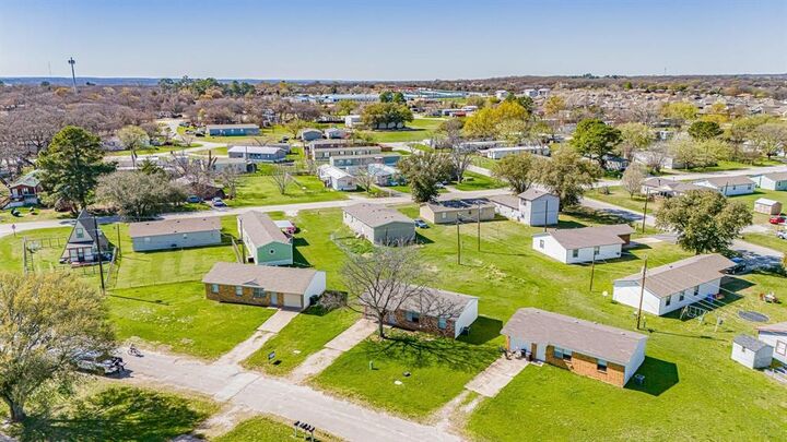 Property Photo: 1833 Pelican Drive N TX 76020