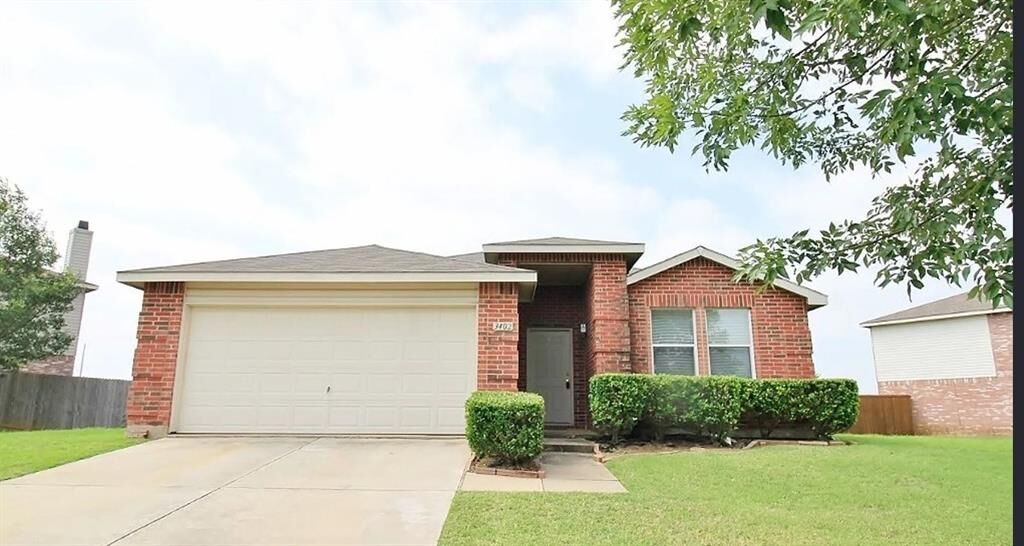 Property Photo: 3402 Friesian Court TX 76210