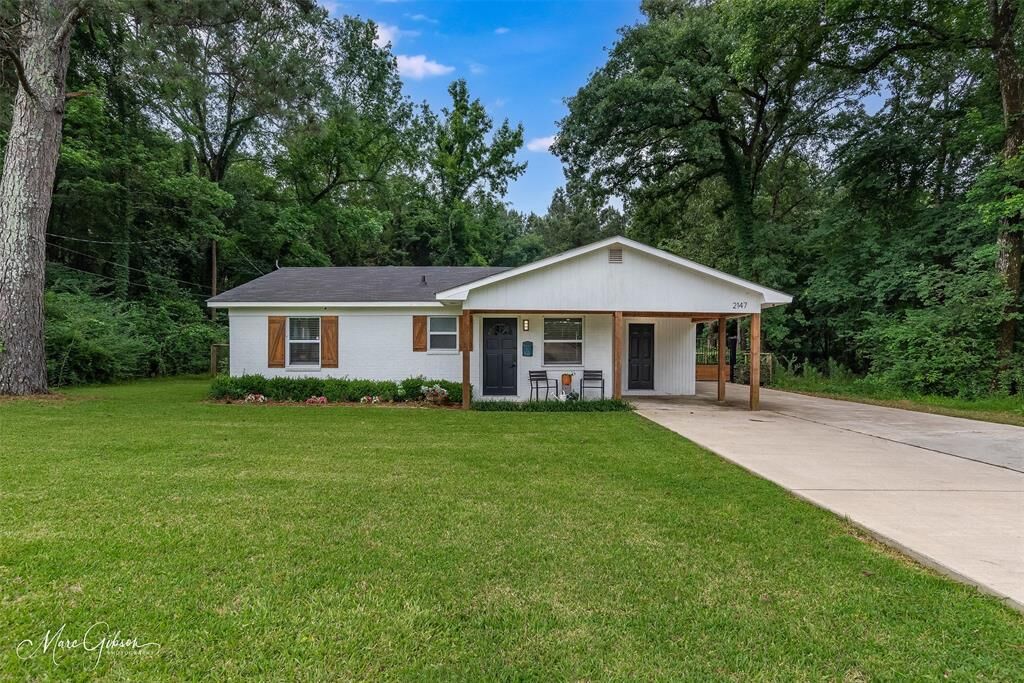 Property Photo:  2147 Pine Hill Road  LA 71107 