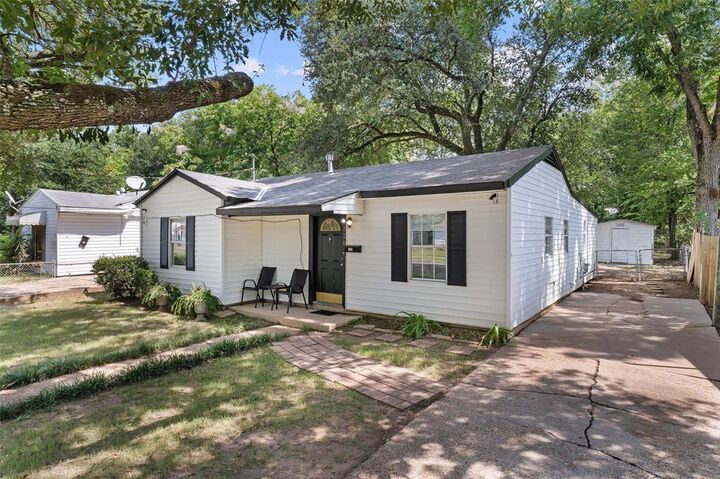 Property Photo:  526 W 76th Street  LA 71106 