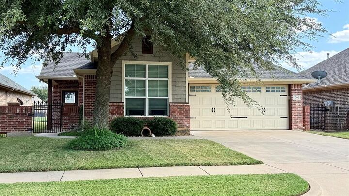 Property Photo: 202 Captains Court TX 76049