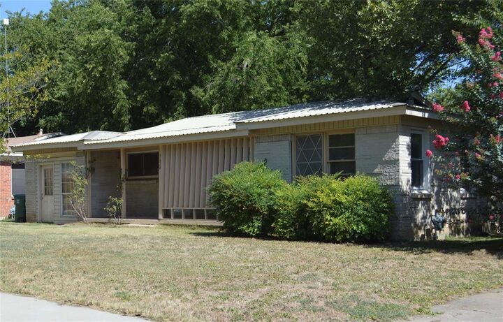 Property Photo: 5624 Volder Drive TX 76114