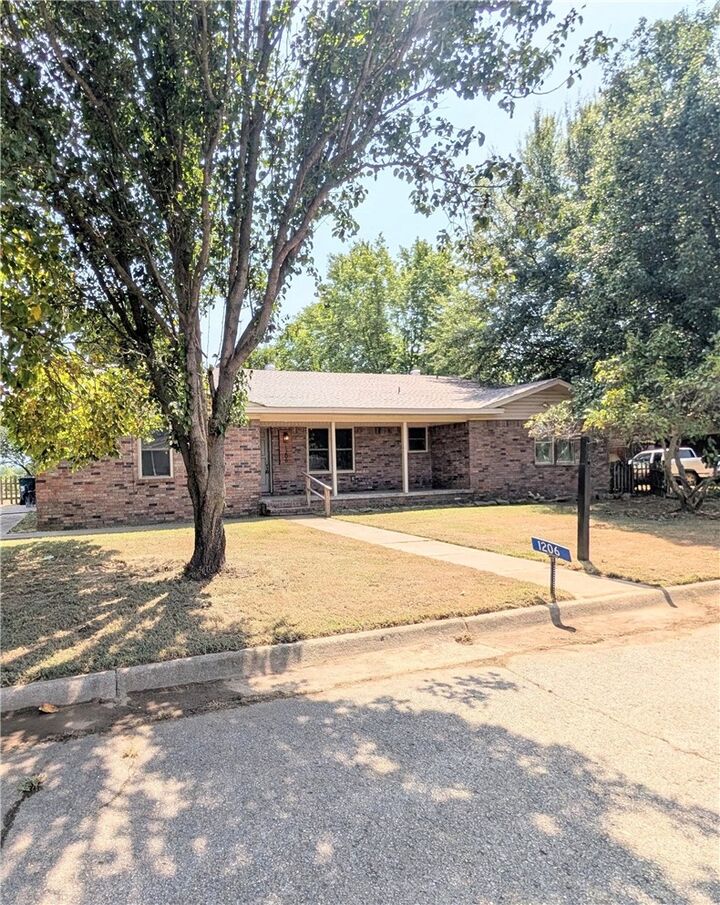 Property Photo: 1206 Woodlawn Avenue AR 72927