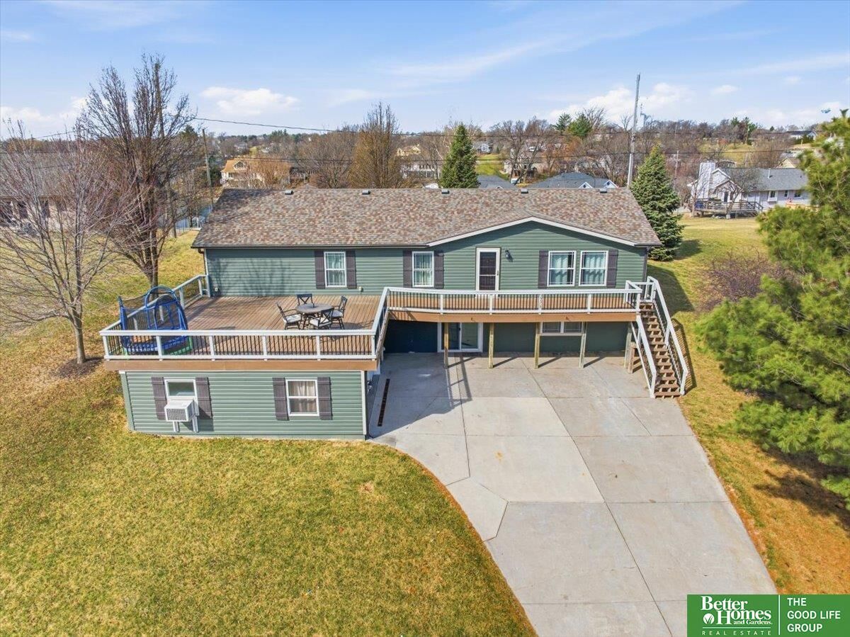 Property Photo: 9307 Clubhouse Circle NE 68048-0000
