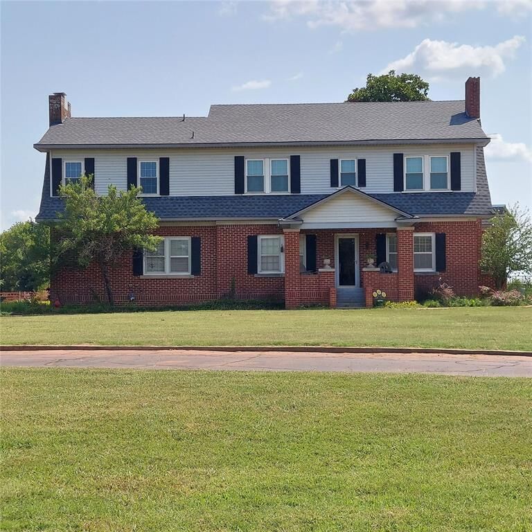 Property Photo: 2121 W 15th Street OK 74834