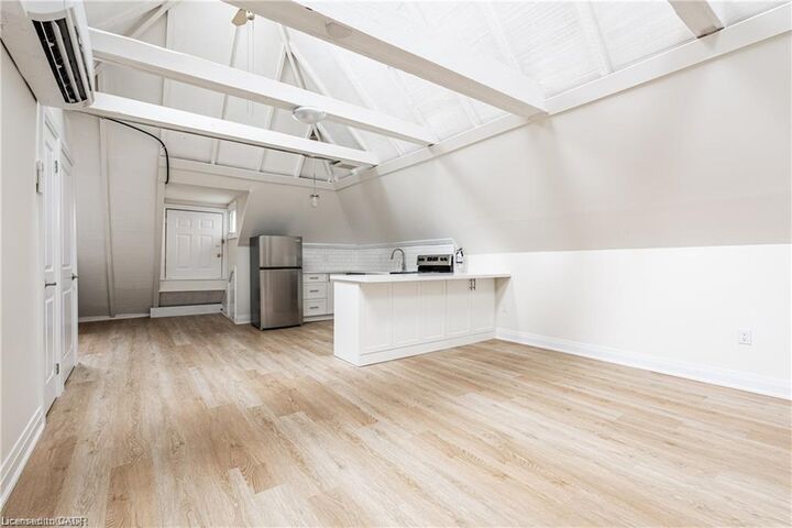 Property Photo: 106 East Avenue S 4 ON L8N 2T7