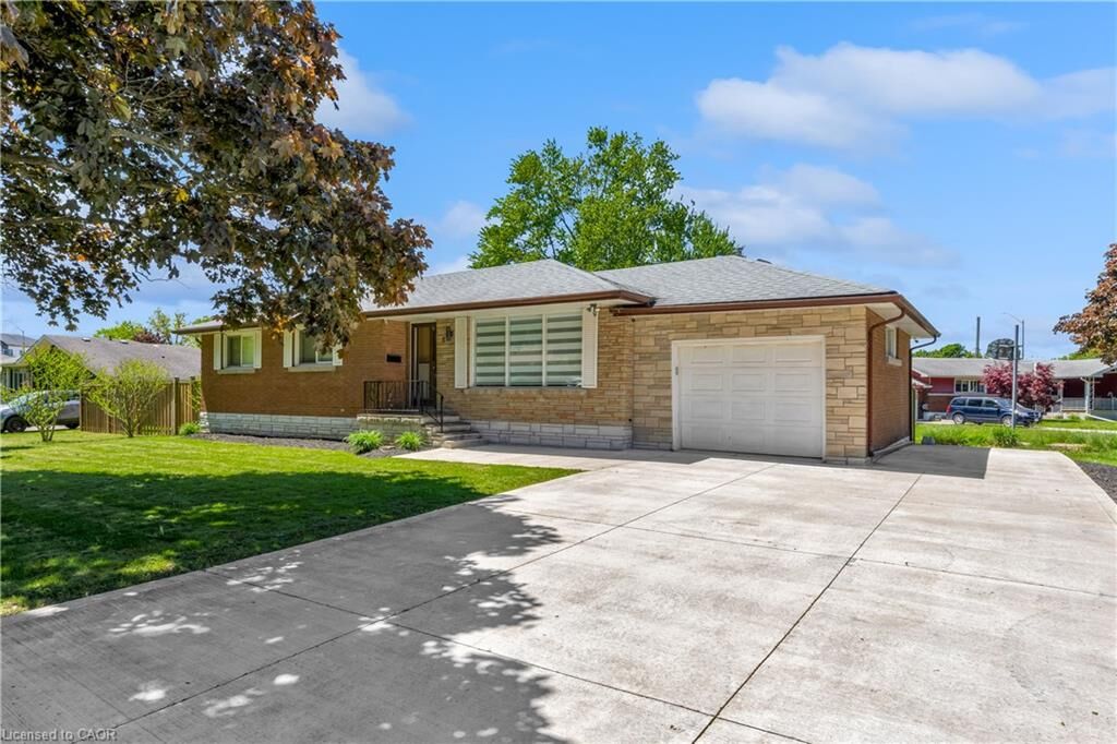 Property Photo: 5 Armour Drive ON L3C 2N7