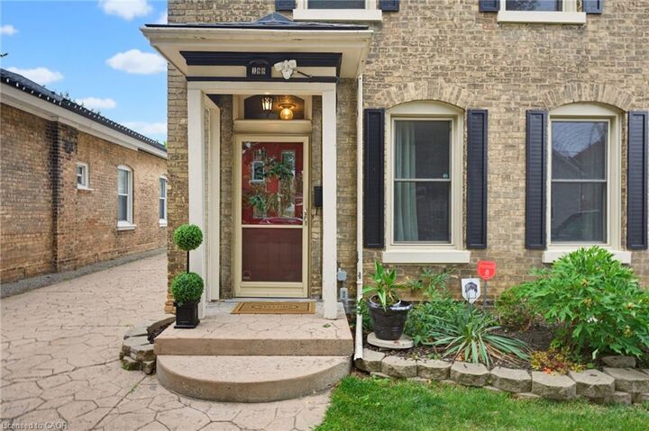 Property Photo:  188 Chatham Street  ON N3S 4G7 
