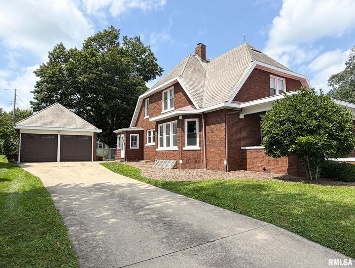 Property Photo: 518 N Main Street IL 61530