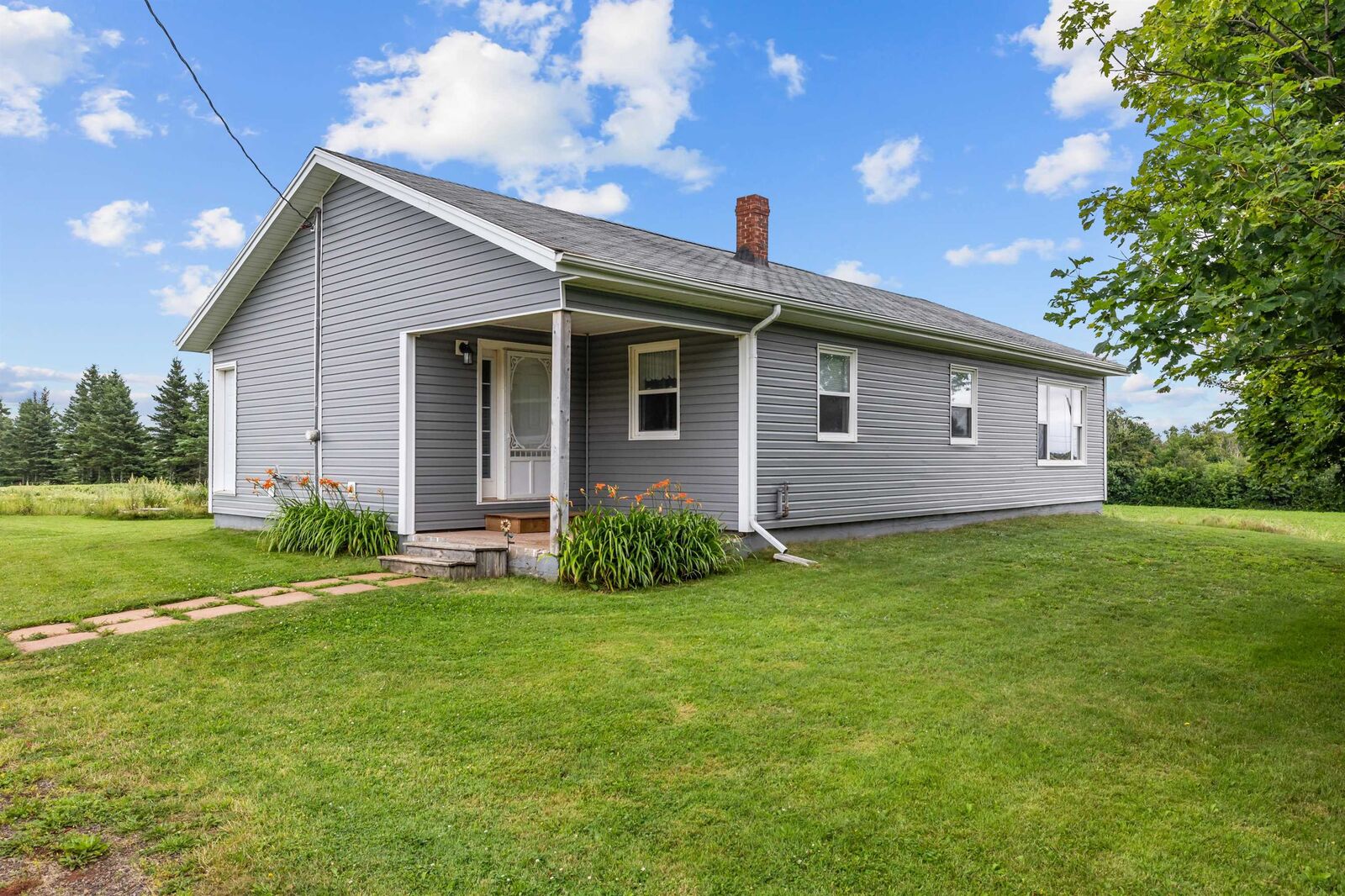 Property Photo: 1049 Spring Valley Rd PE C0B 1M0
