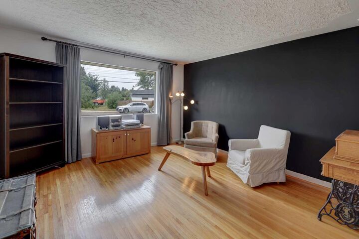 Property Photo: 624 38 Street SW AB T3C 1T2