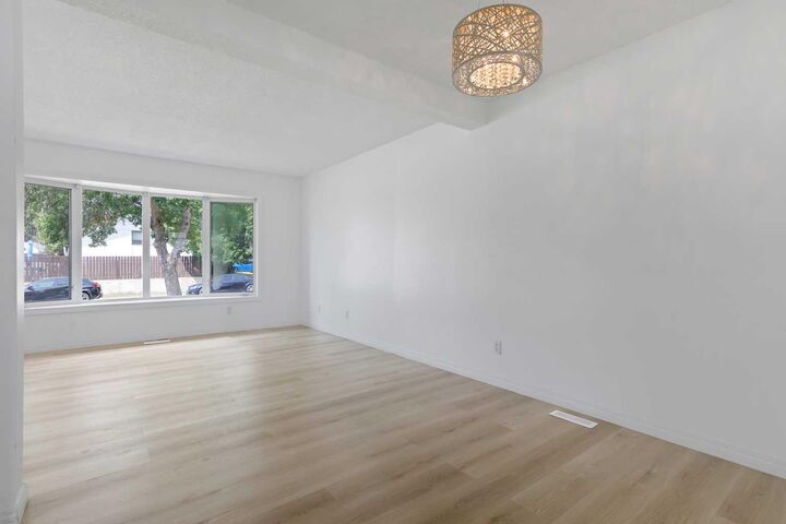 Property Photo: 264 Templeview Way NE AB T1Y 3Y9
