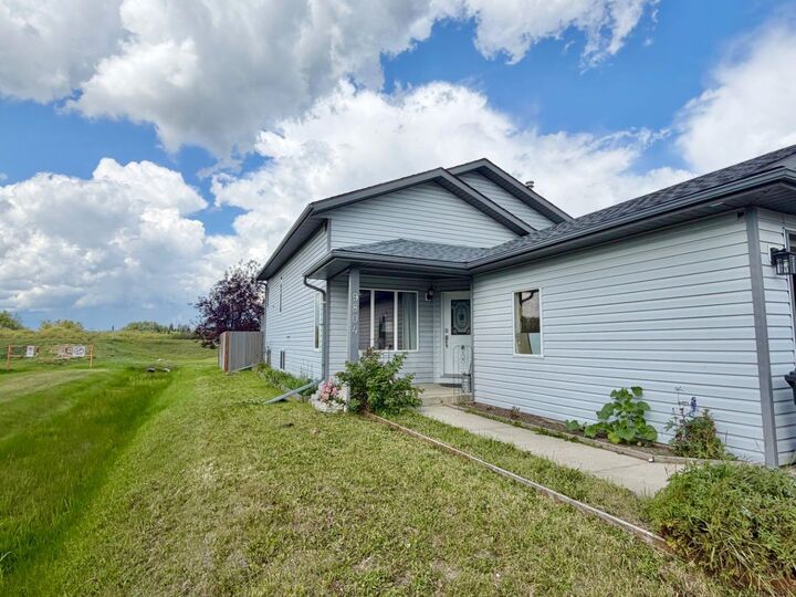 Property Photo: 9804 102 Avenue AB T0H 3C0