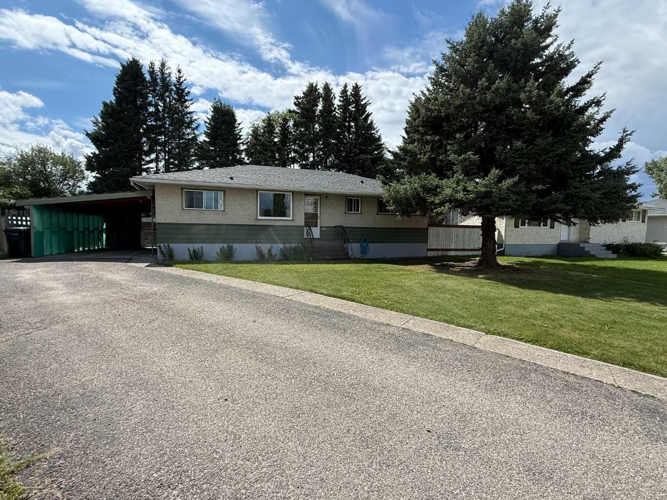 Property Photo: 105 Poplar Place AB T7V 1E6