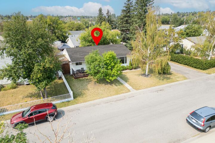 Property Photo: 613 Olympia Crescent SE AB T2C 1G6