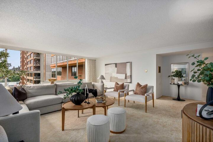 Property Photo: 318 26 Avenue SW 705 AB T2S 2T9