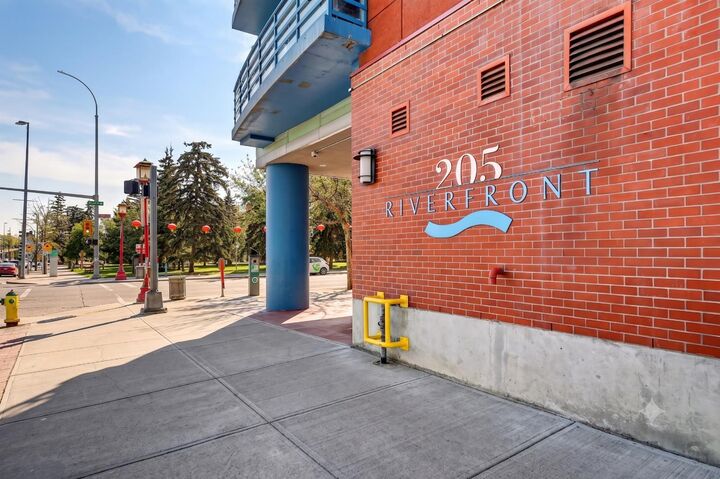 Property Photo:  205 Riverfront Avenue SW 312  AB T2P 5K4 