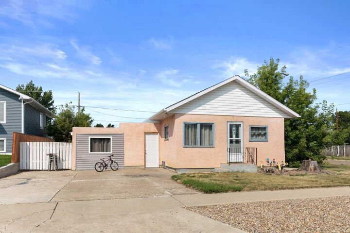 Property Photo: 802 2 Street SE AB T0J 2P0