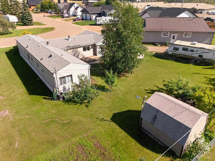 Property Photo:  9506 101 Street  AB T0H 2H0 