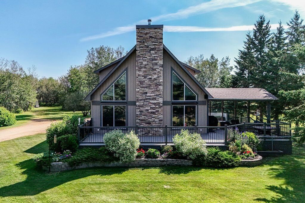 Property Photo: 46237 RR 202 AB T4V 2M9