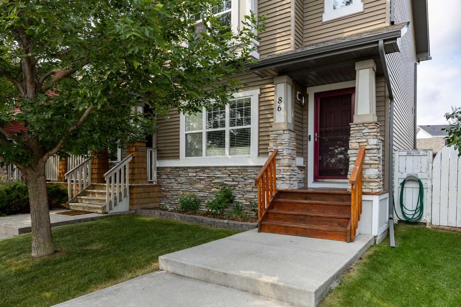 Property Photo: 86 Everwillow Circle SW AB T2Y 4G5