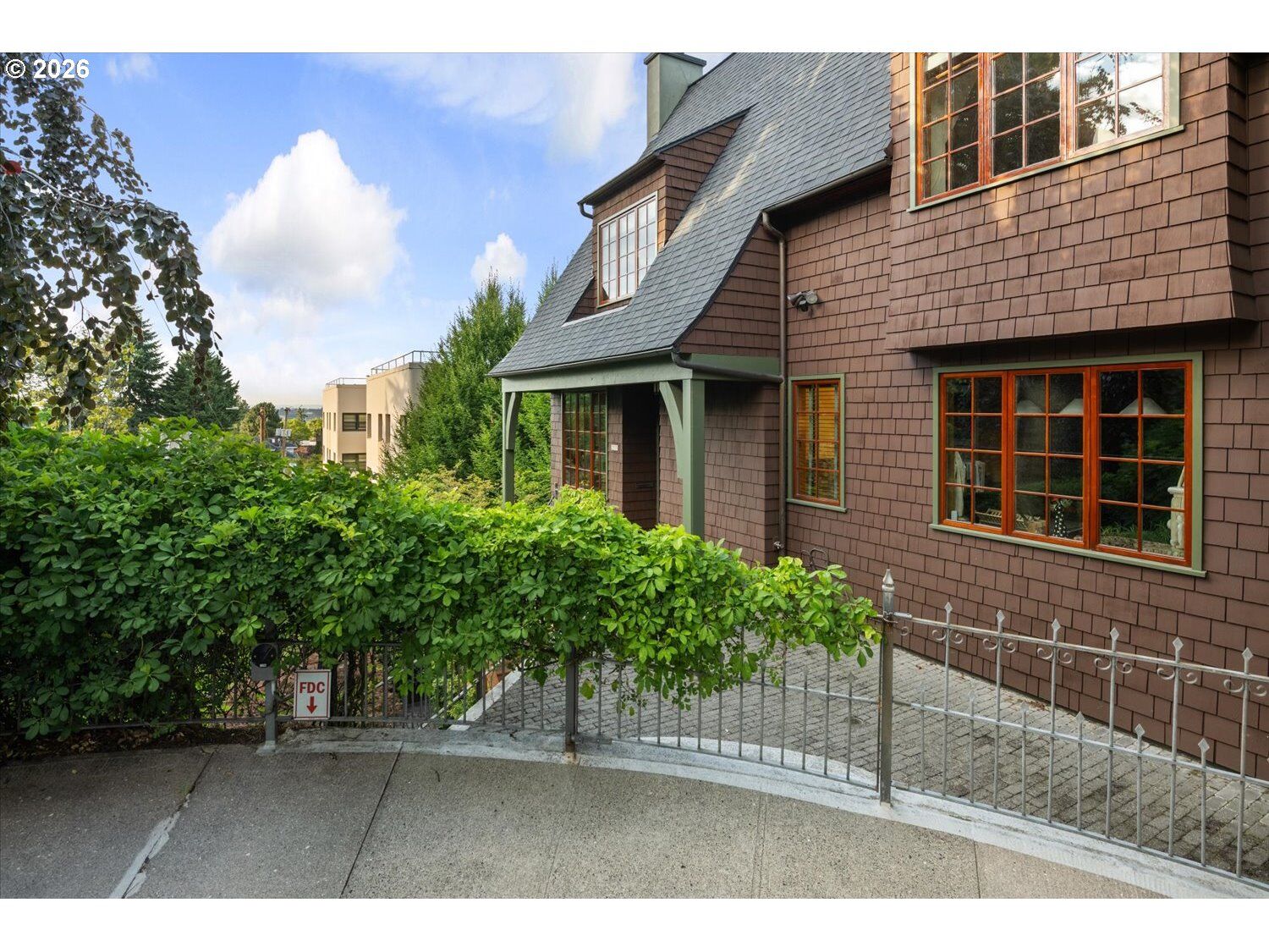 Property Photo:  2535 NW Westover Rd 5  OR 97210 