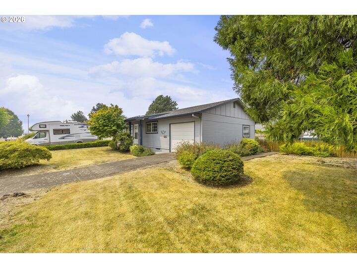 Property Photo: 2101 Country Club Ct OR 97071