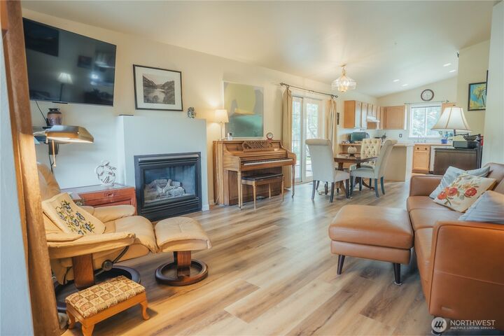 Property Photo:  202 W Mount Baker Court  WA 98926 