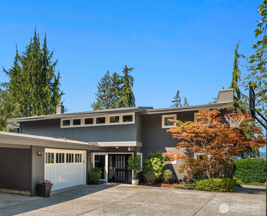 Property Photo:  4600  92nd Avenue NE  WA 98004 