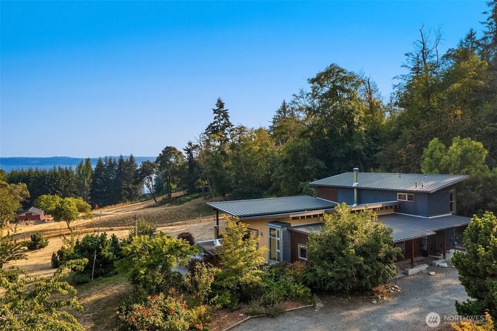 Property Photo: 4409 SW Point Robinson Road WA 98070