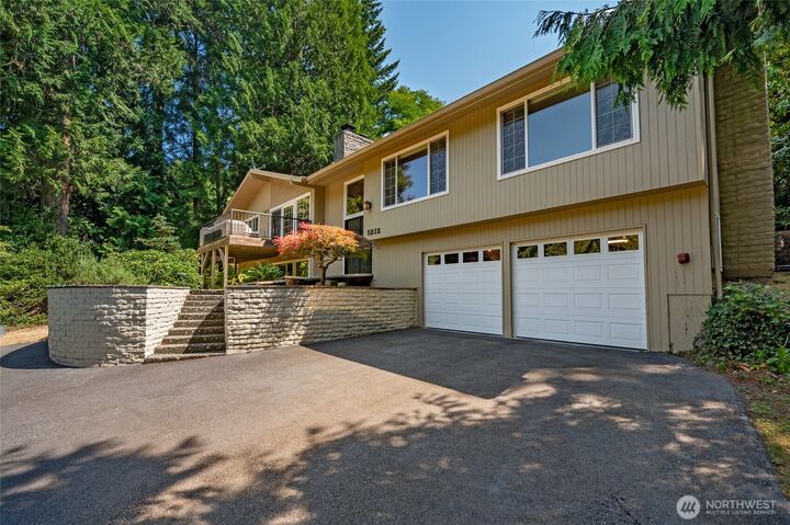 Property Photo: 5212 W Mercer Place WA 98040