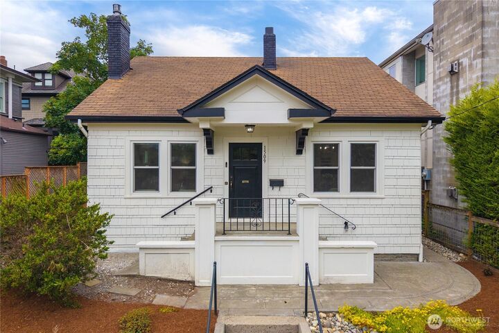 Property Photo: 1509 4th Avenue W WA 98119