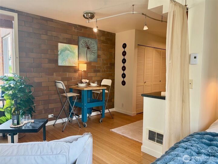 Property Photo:  905  Cherry Street 306  WA 98104 