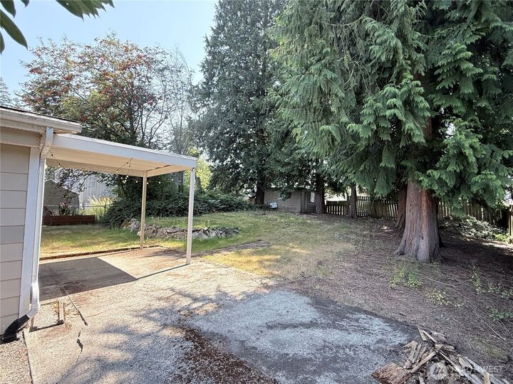 Property Photo: 5622 202nd Street SW WA 98036