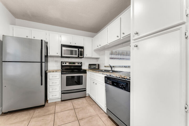 Property Photo: 5510 Lakeside Drive 106 FL 33063