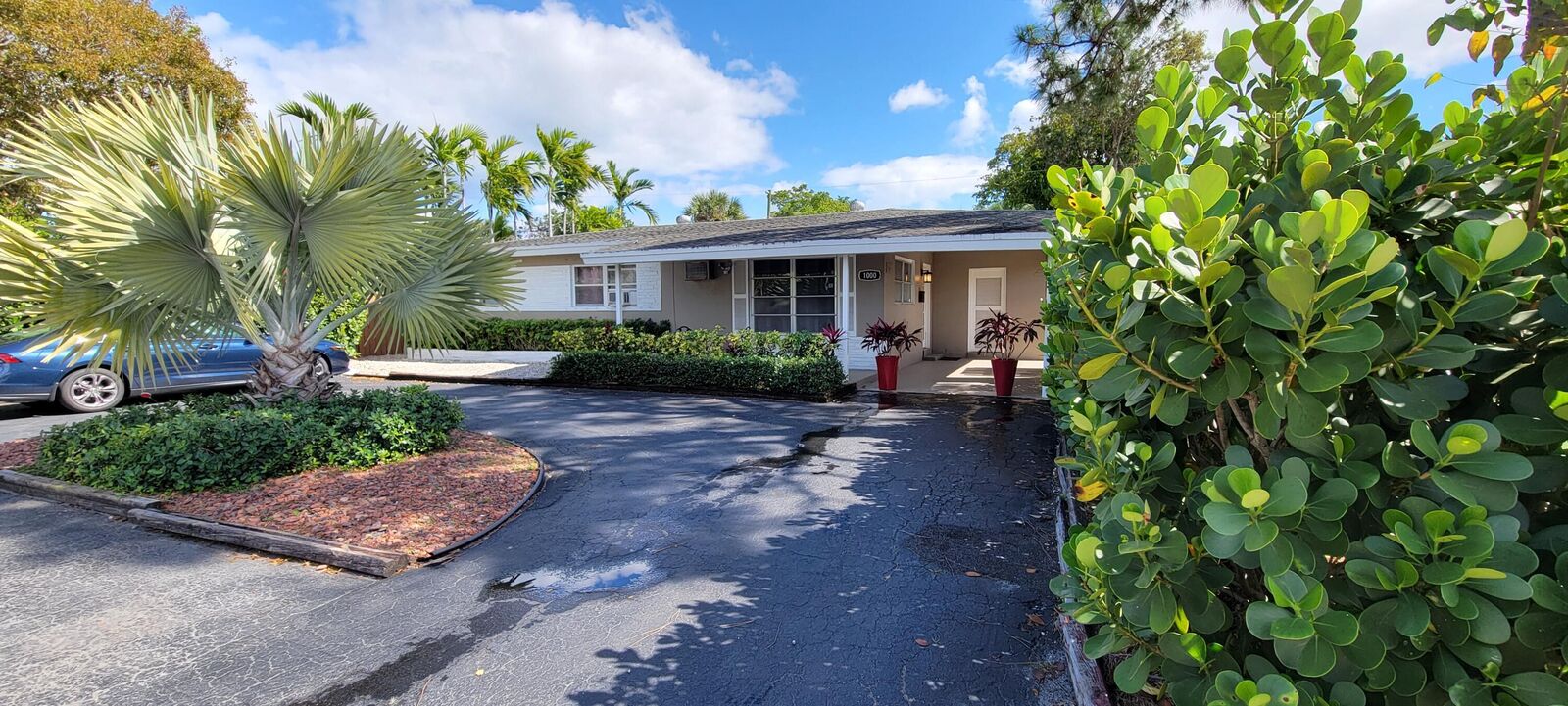 Property Photo:  1000 NE 17th Court  FL 33305 