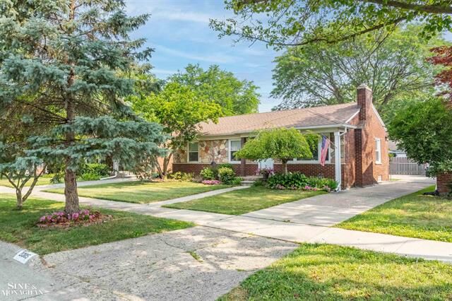 Property Photo:  21305 Prestwick Avenue  MI 48225 