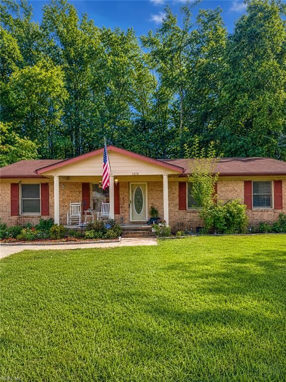 Property Photo:  1314 Lawson Cir  VA 23434 