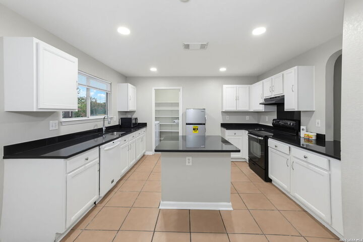 Property Photo:  618 Tres Caminos  TX 78245 